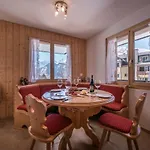 Roossi-huus 1 *